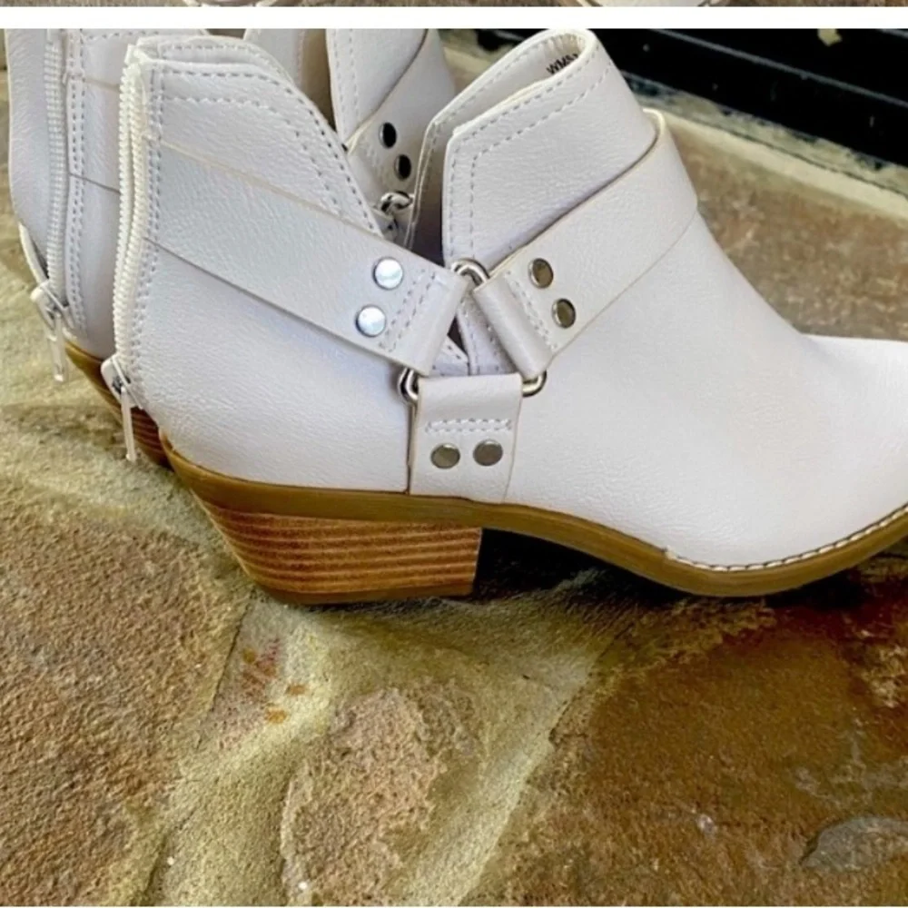 DOLCE VITA Dennys white western horsebit cowboy ankle booties block heel - Picture 4 of 6